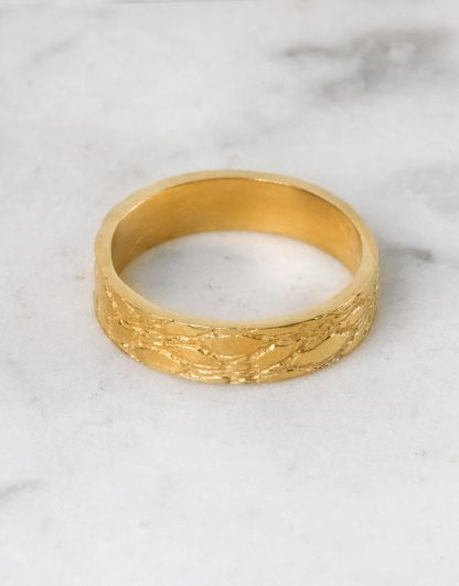 Anillo textura fina oro personalizada