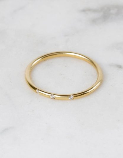 Anillo hilo oro circonitas
