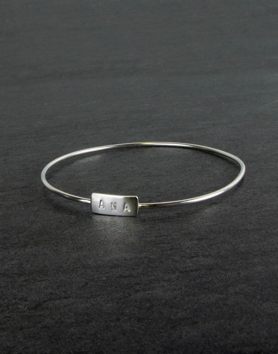 B0015_Pulsera_brazalete_placa_con_nombre_corto_plata_personalizada_2