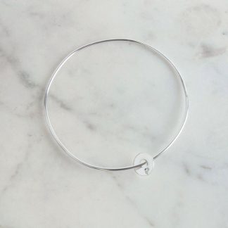 Pulsera brazalete mini anilla inicial plata personalizada