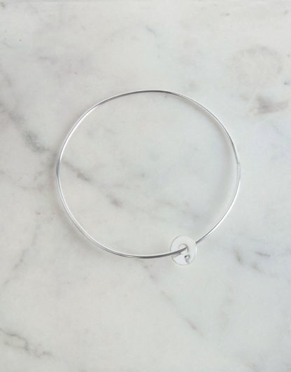 Pulsera brazalete mini anilla inicial plata personalizada