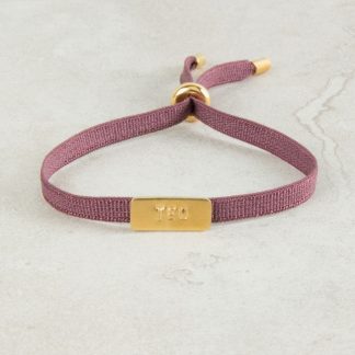 Pulsera elástica placa con nombre corto oro personalizada