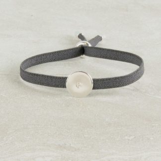 Pulsera elástica medalla pequeña plata inicial 2 personalizada